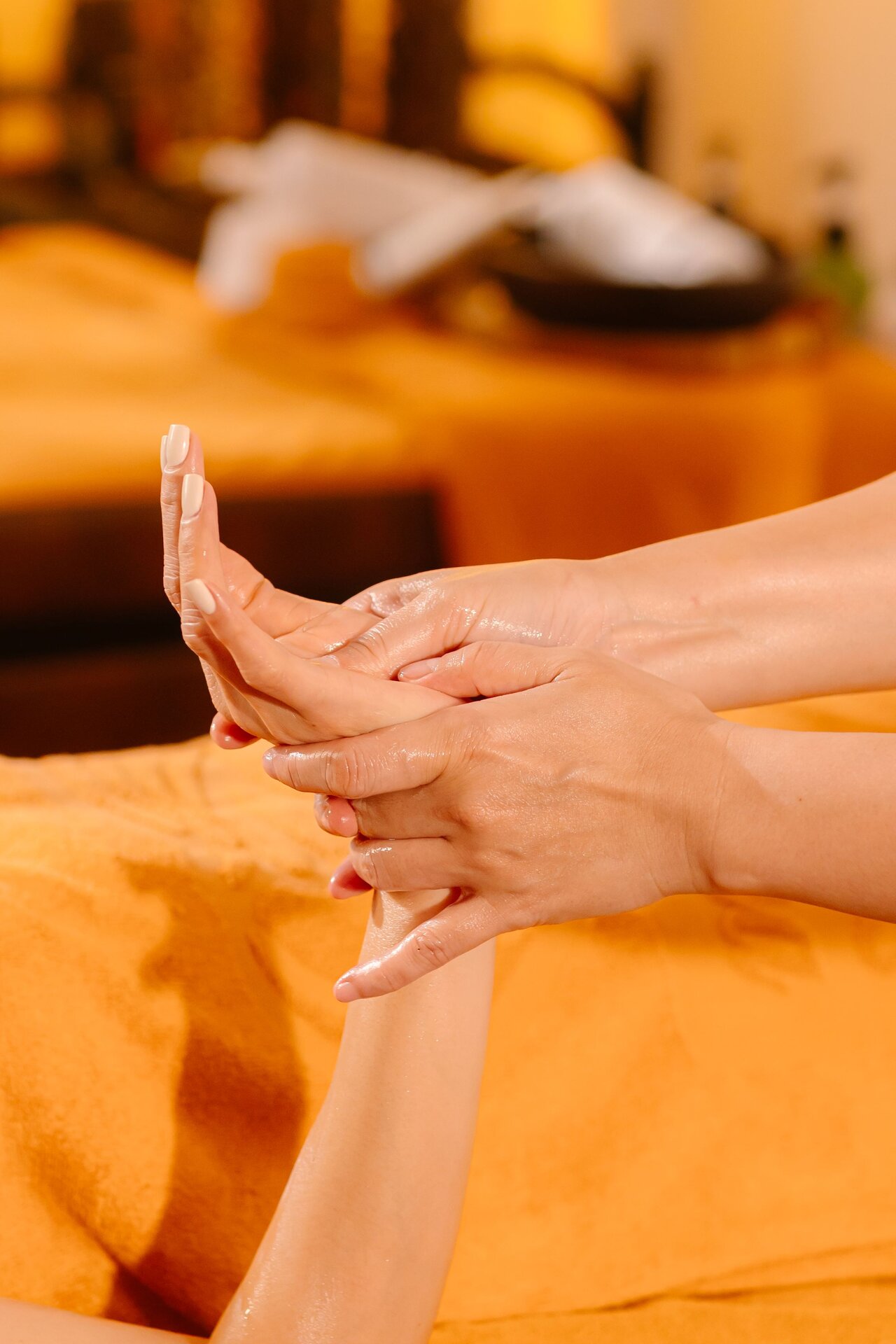 Four Hand Nourishing Shampoo, Facial Refreshing & Foot Ritual